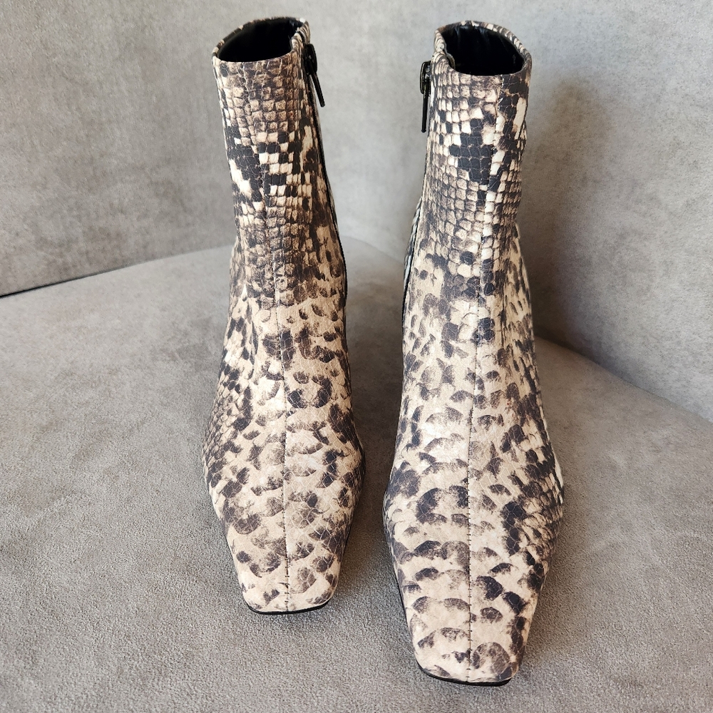 Gianni Bini Booties 6 Grey Matte Leather Palmero Snake Print Kitten Heel New$130